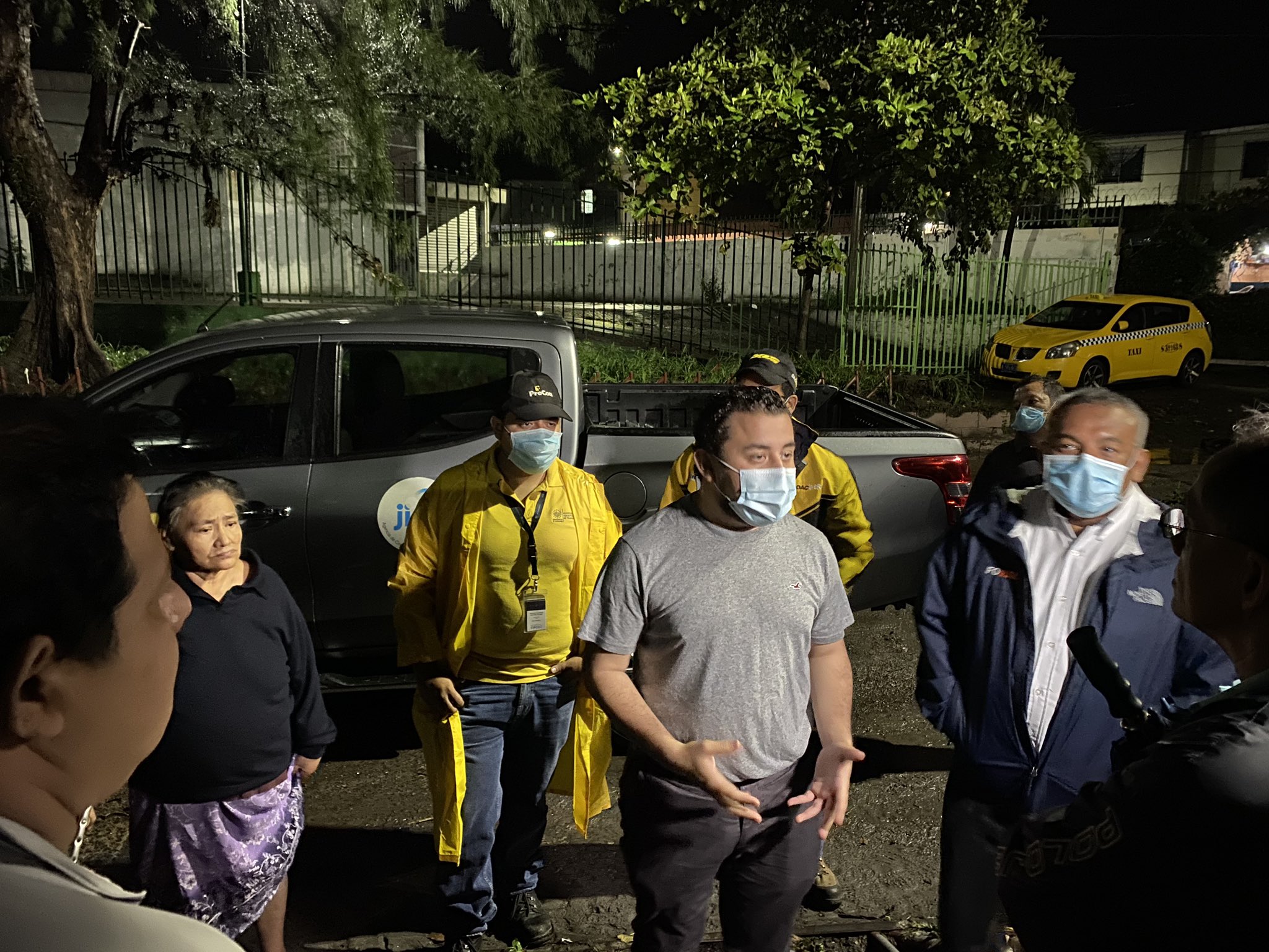 Ministro de Obras Públicas llegó a colonia Santa Lucia para brindar solución al problema de inundaciones ministro-de-obras-publicas-llego-a-colonia-santa-lucia-para-brindar-solucion-al-problema-de-inundaciones